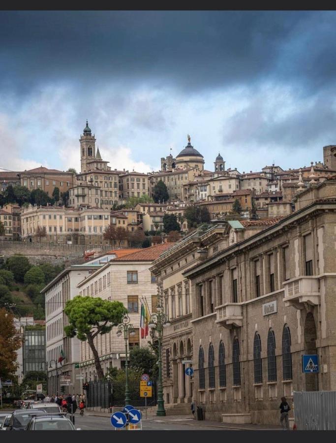 Smart Gold Apartment Luxury Central Bergamo Bagian luar foto