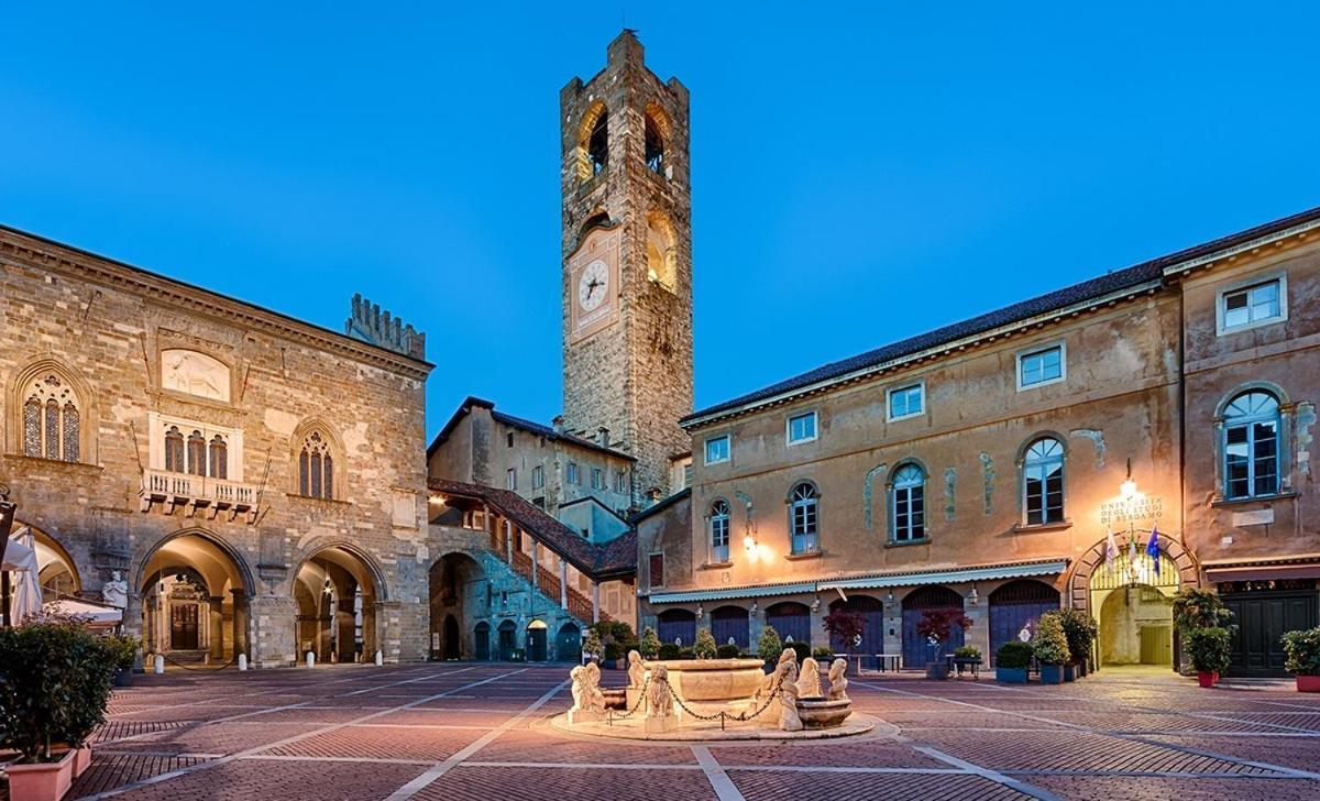 Smart Gold Apartment Luxury Central Bergamo Bagian luar foto